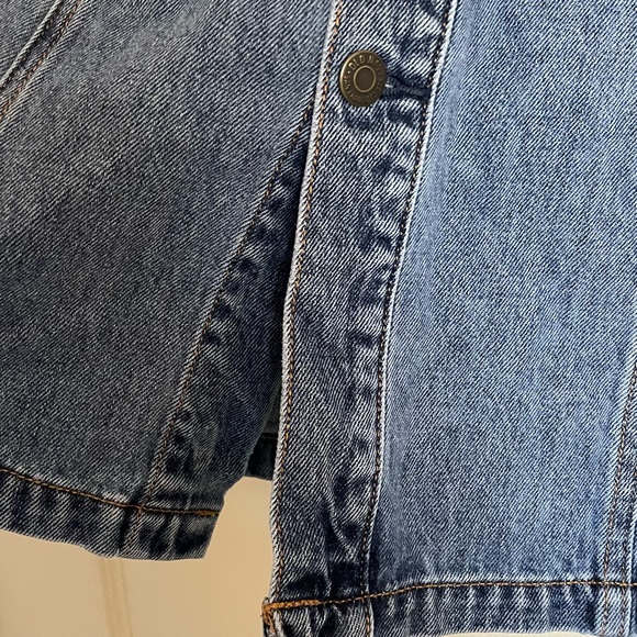 Cute denim Old Navy skirt with buttons - Picture 7 of 9